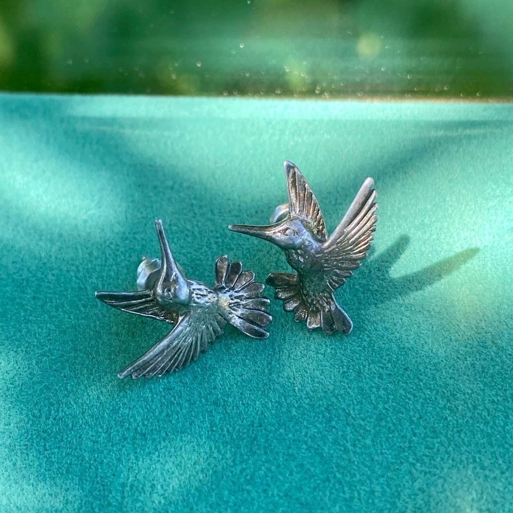 Cute little Silver hummingbird earrings - Picture 3 of 4